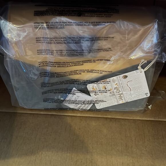 Loungefly Harry Potter Hufflepuff Crossbody Bag - Picture 8 of 9